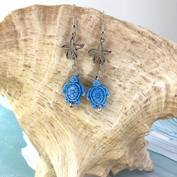 Sea Turtle Earrings NWT - Picture 1 of 3